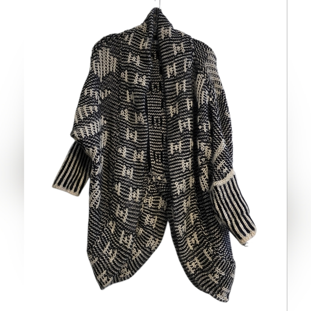 Taylor & Sage Black and Cream Knit Cardigan Sweater Size Small